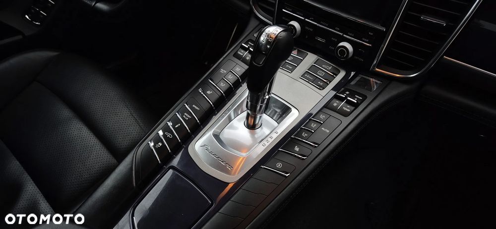 Porsche Panamera Platinum Edition - 26