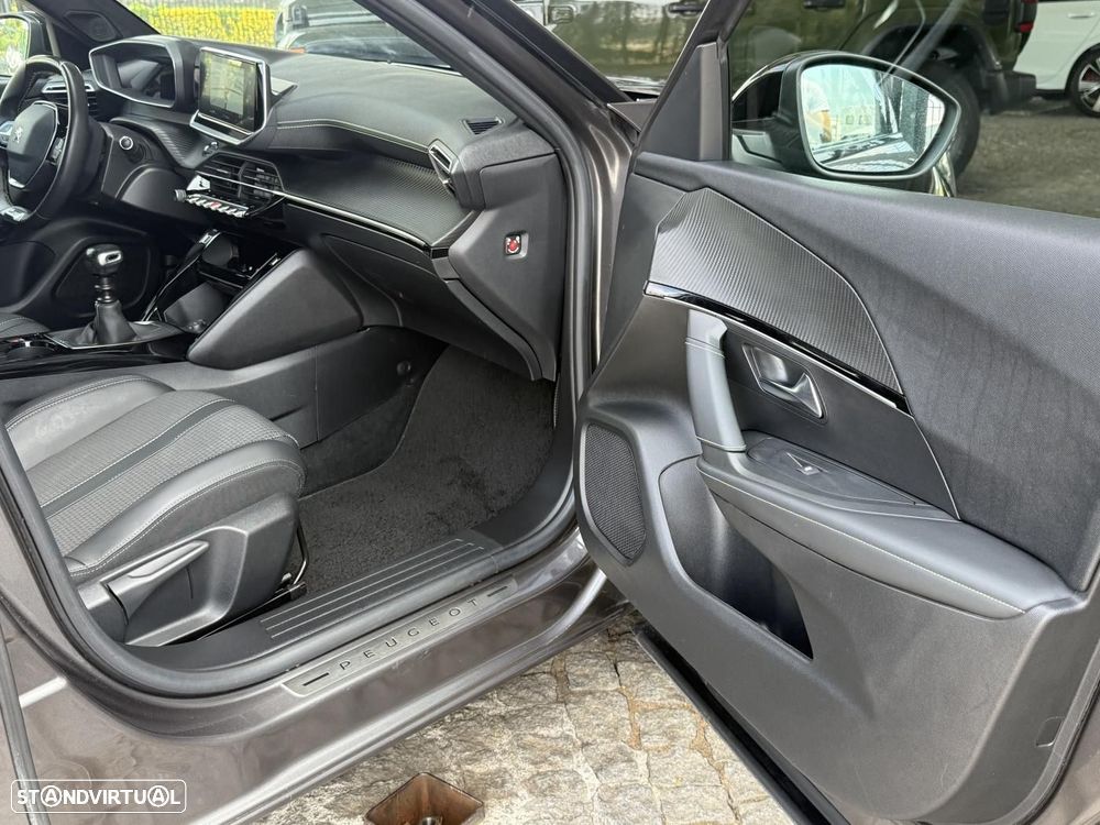 Peugeot 2008 1.2 PureTech GT - 44
