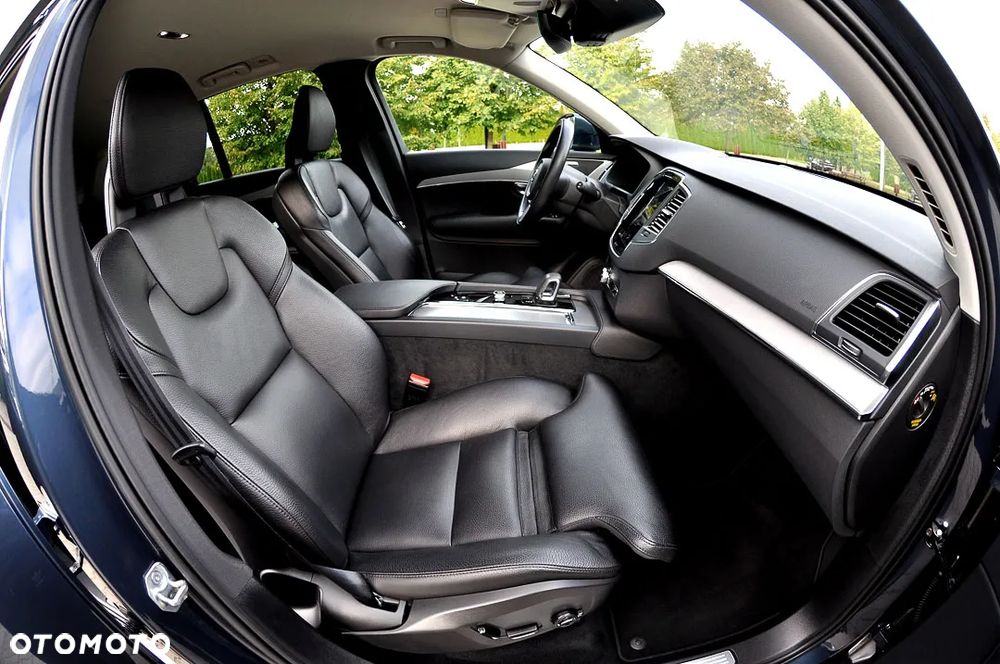 Volvo XC 90 B5 D AWD Geartronic Momentum Pro - 22