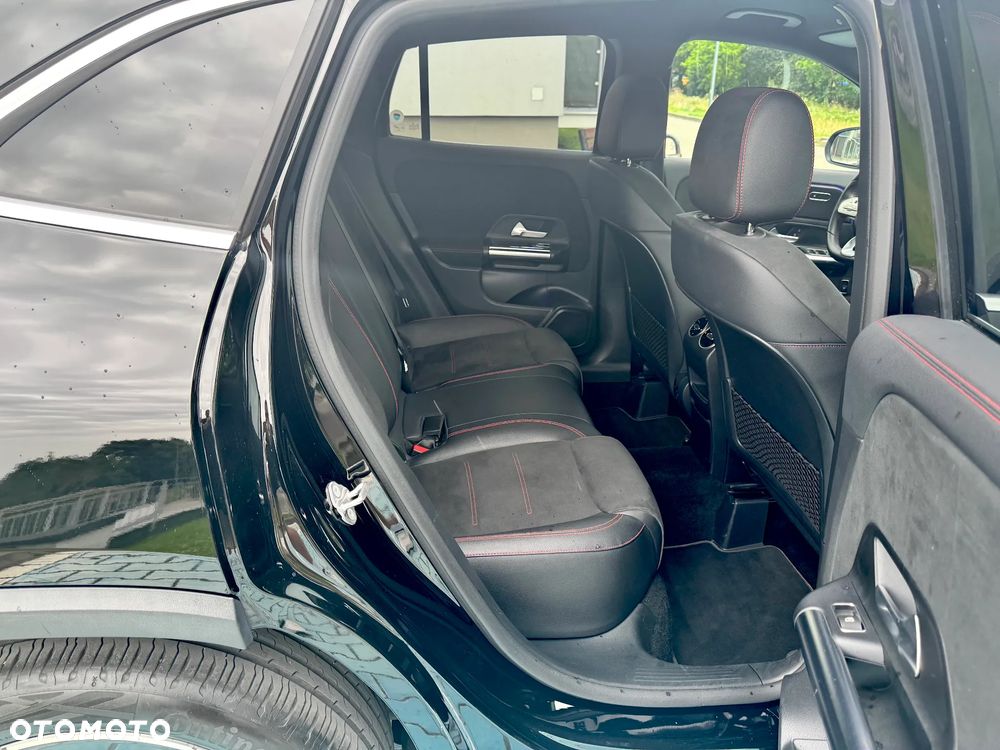 Mercedes-Benz GLA 200 AMG Line - 12