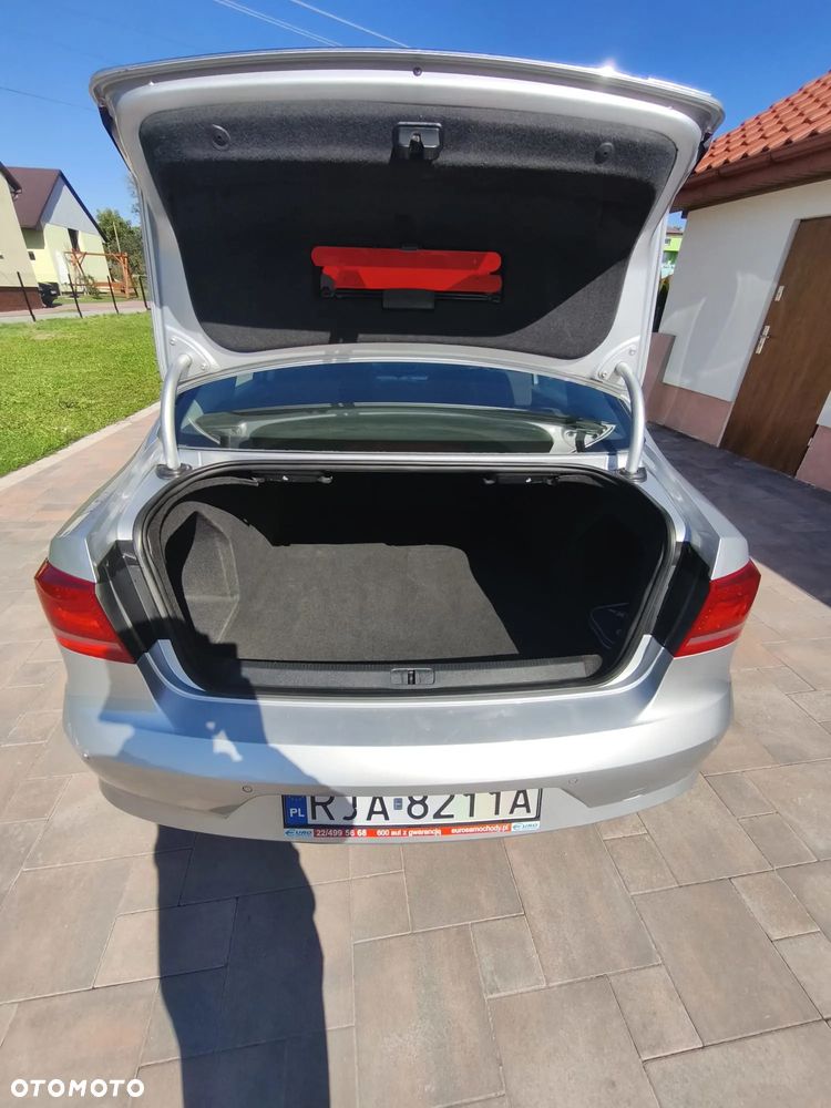 Volkswagen Passat 2.0 TDI Trendline - 13