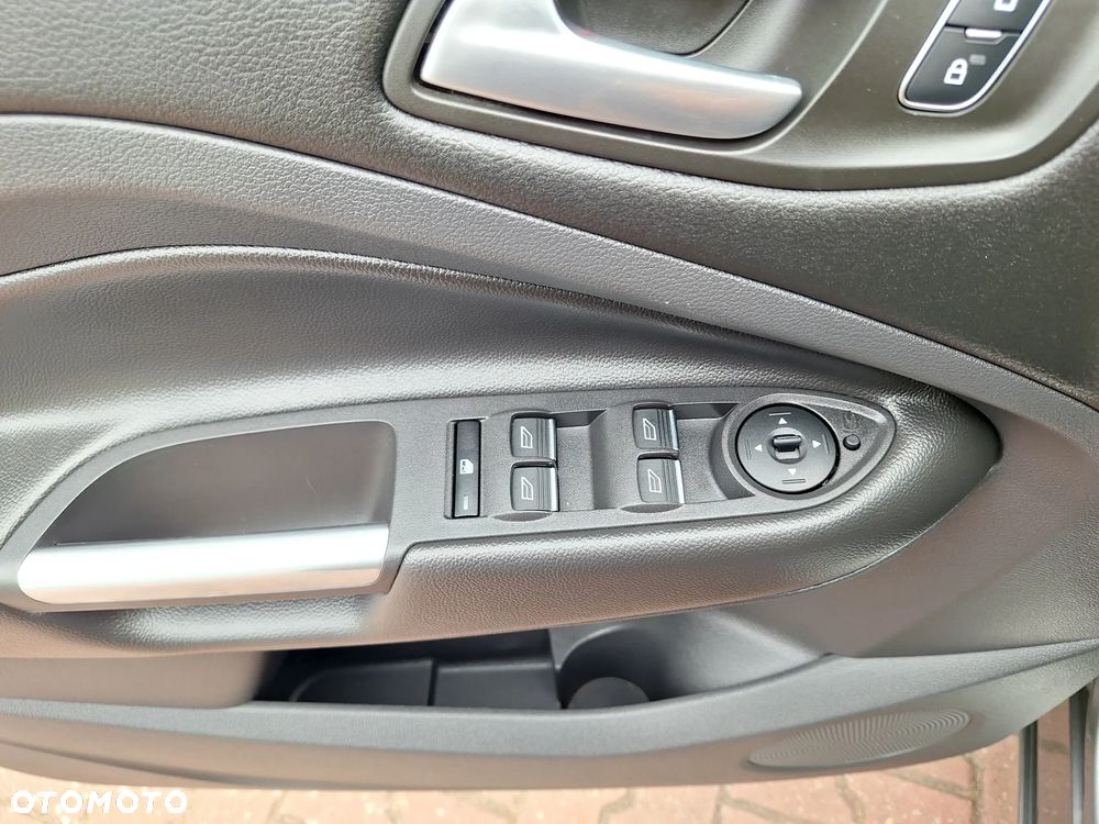 Ford Kuga 1.5 EcoBoost 2x4 Titanium - 24