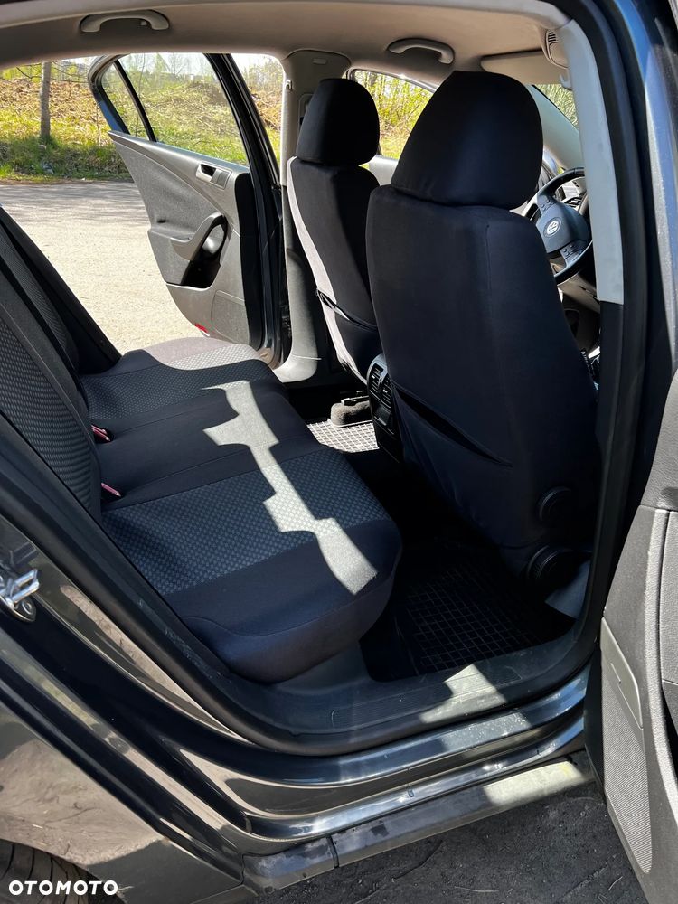 Volkswagen Passat 1.9 TDI DPF BlueMotion - 17
