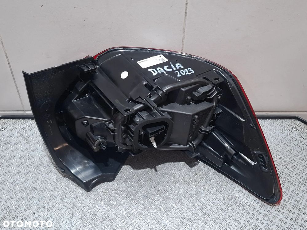 Lampa prawy tył Dacia Sandero 2023 rok nr 265508077R - 5
