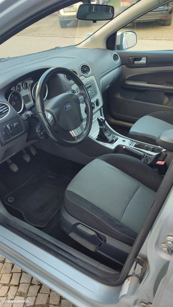 Ford Focus 1.4 16V Trend - 4