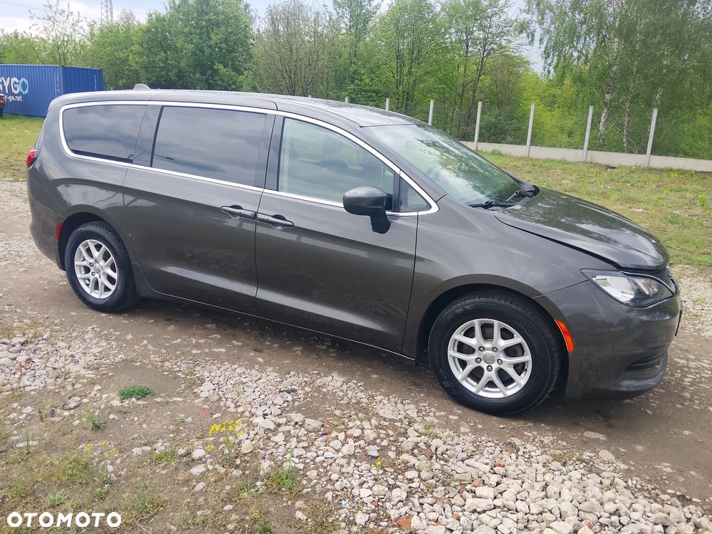 Chrysler Pacifica - 1