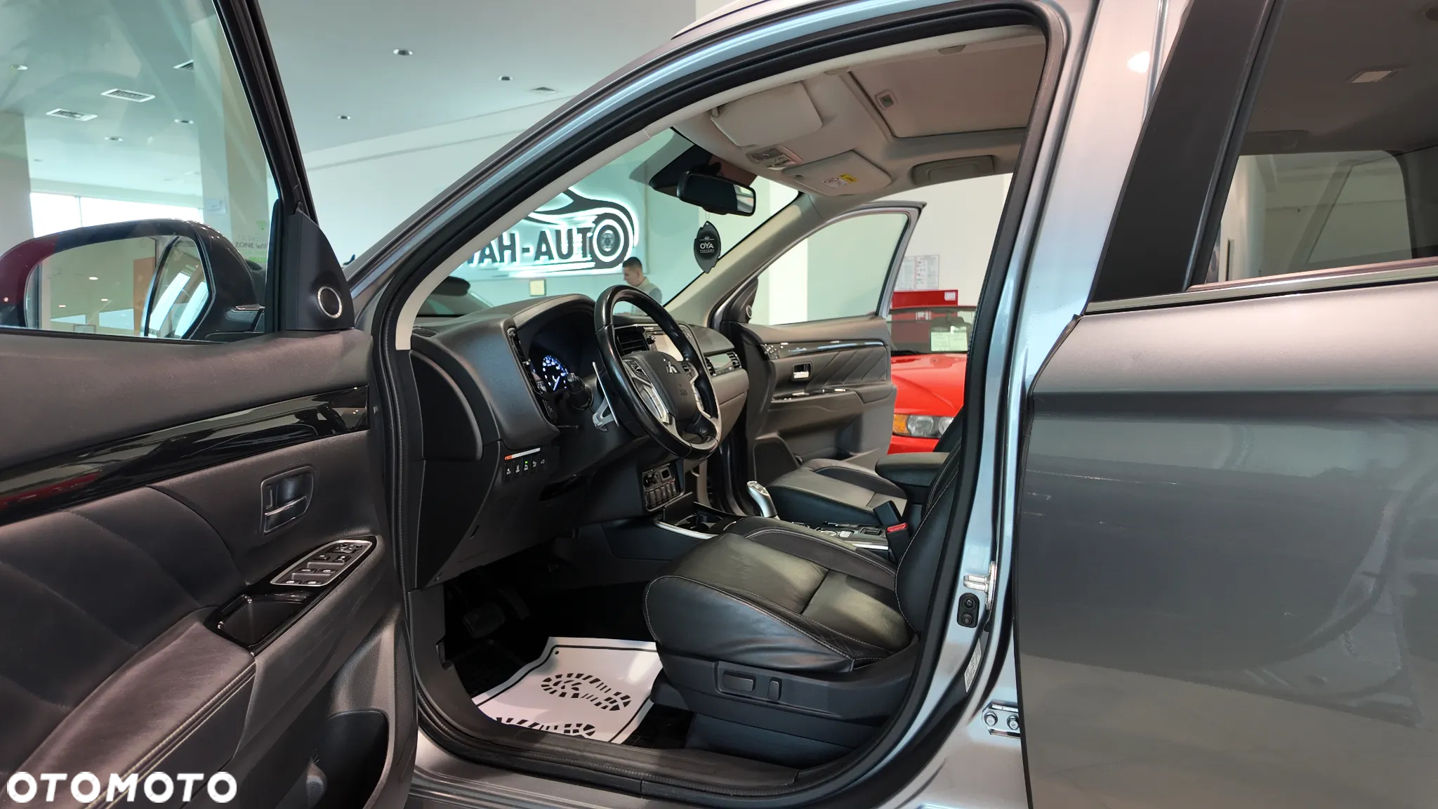 Mitsubishi Outlander 2.0 4WD Plug-In Hybrid - 23