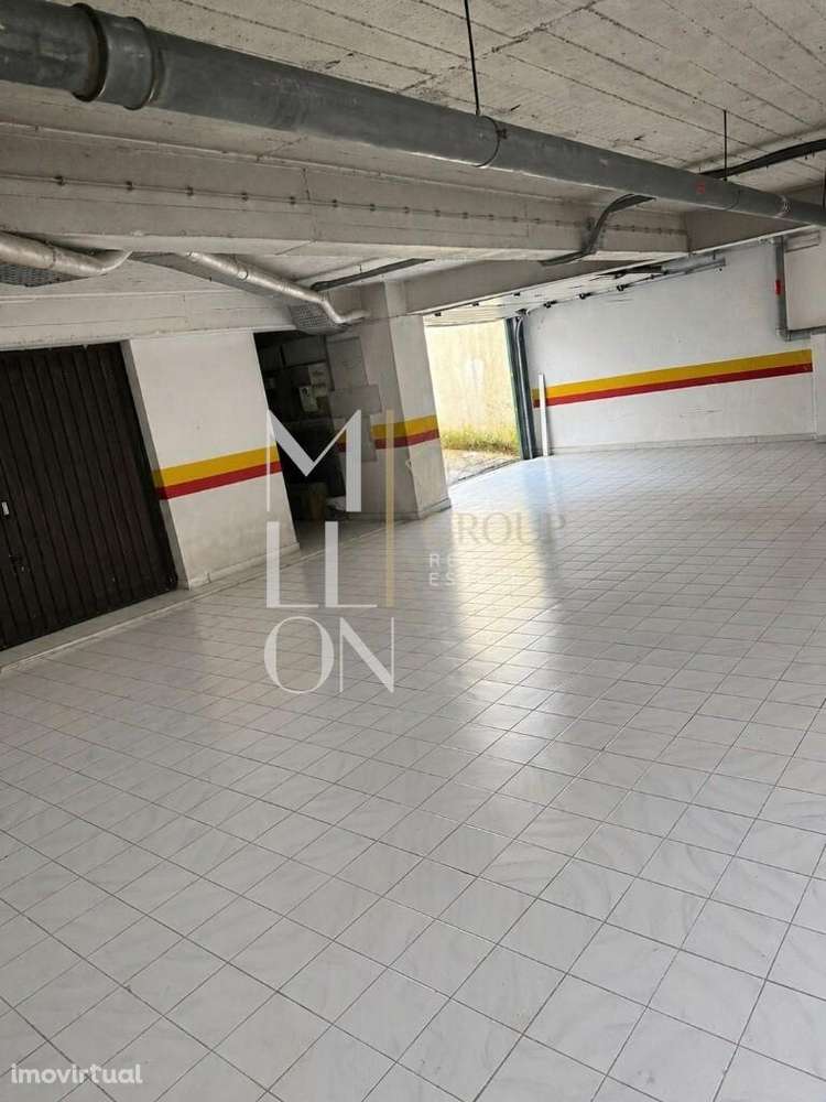 Garagem fechada para arrendar | 26 m2 | Tapada das Mercês - Grande imagem: 4/4