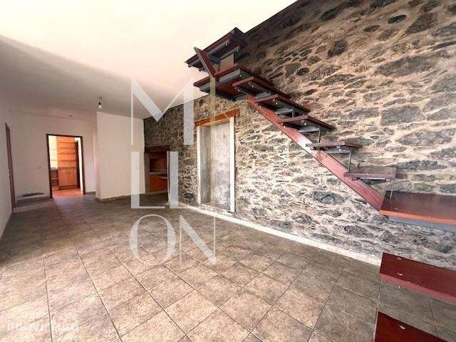 Moradia T2 + 2 com vista, quintal e terreno - Grande imagem: 3/28