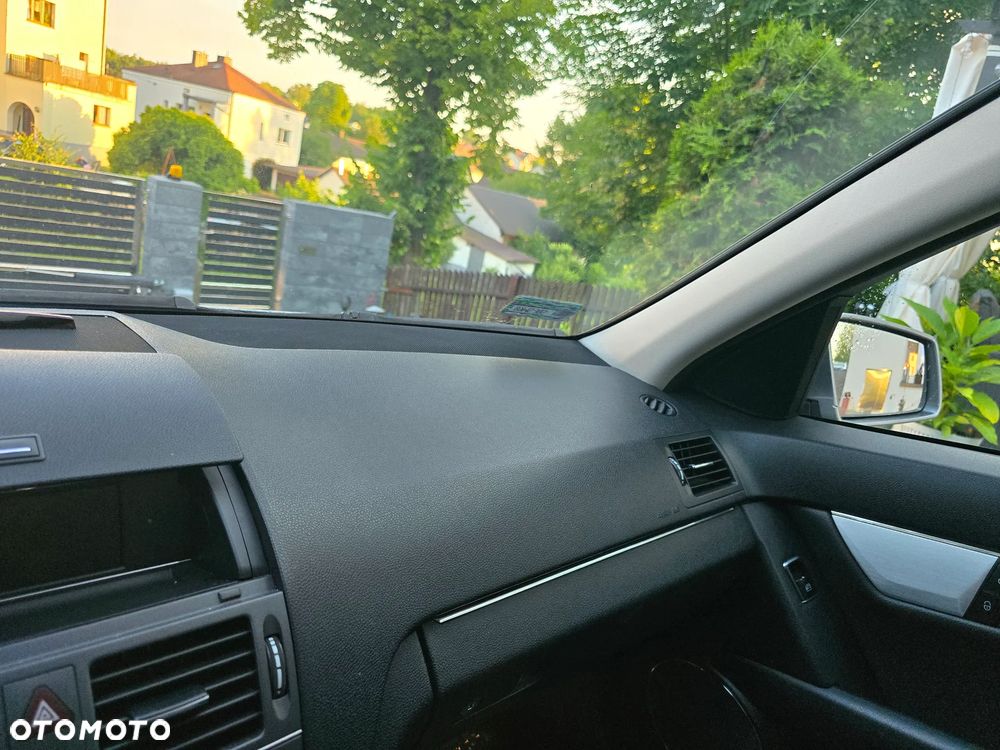 Mercedes-Benz Klasa C 350 CDI BlueEff Avantgarde - 13