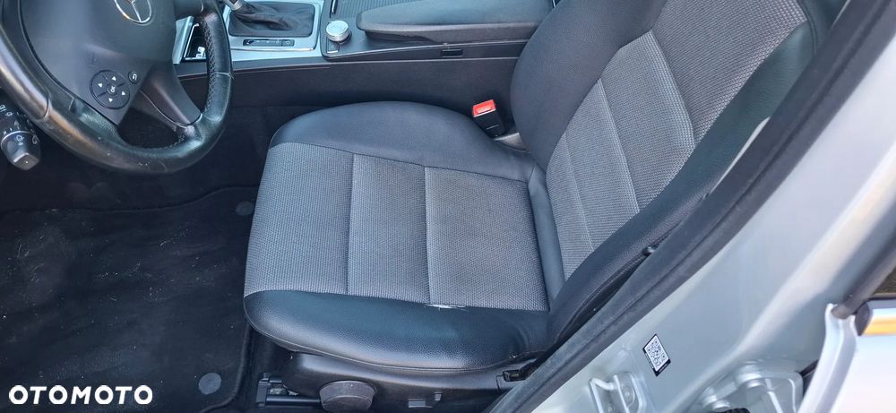 Mercedes-Benz Klasa C 200 T CDI DPF Automatik Avantgarde - 26