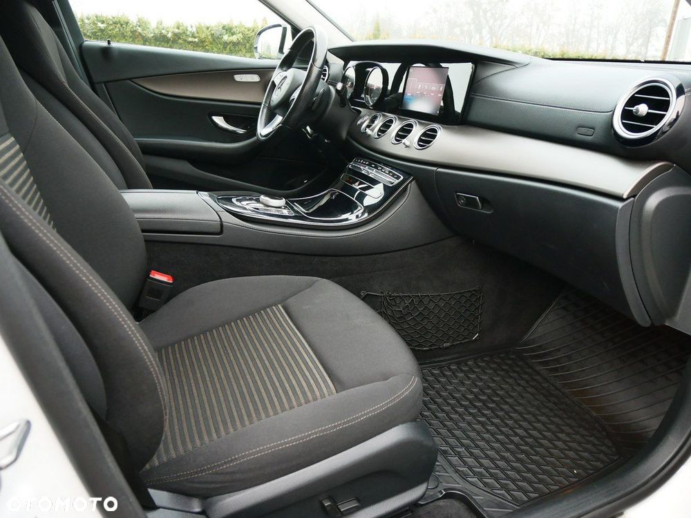 Mercedes-Benz Klasa E 220 d 9G-TRONIC - 22