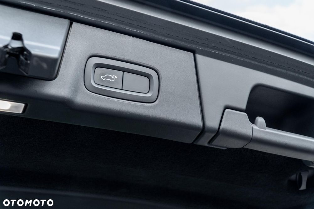 Volvo V90 Cross Country - 36