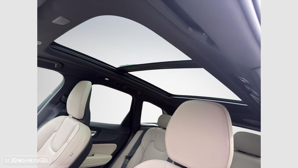 Volvo XC 60 2.0 T6 PHEV Plus Dark - 17