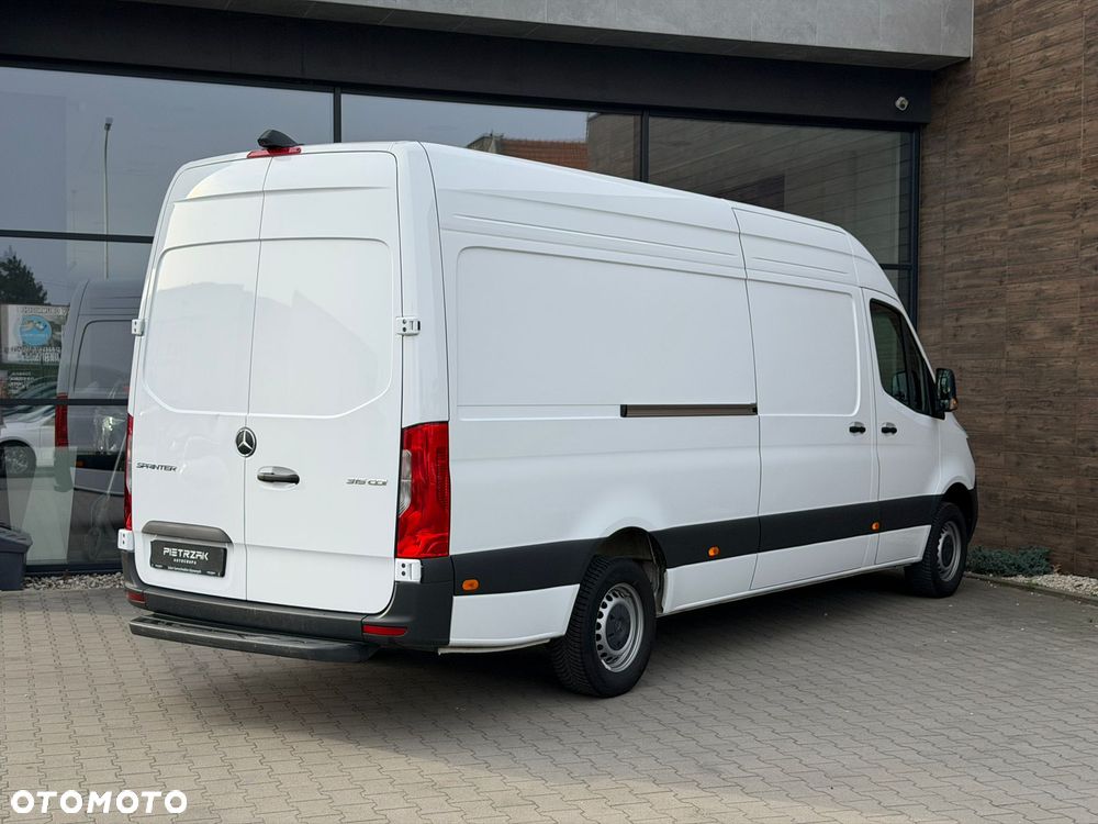 Mercedes-Benz Sprinter - 4