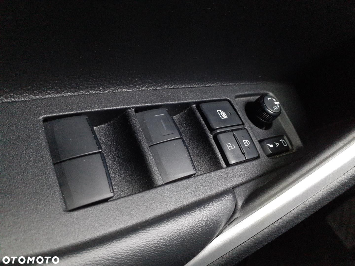 Toyota Corolla Cross - 19