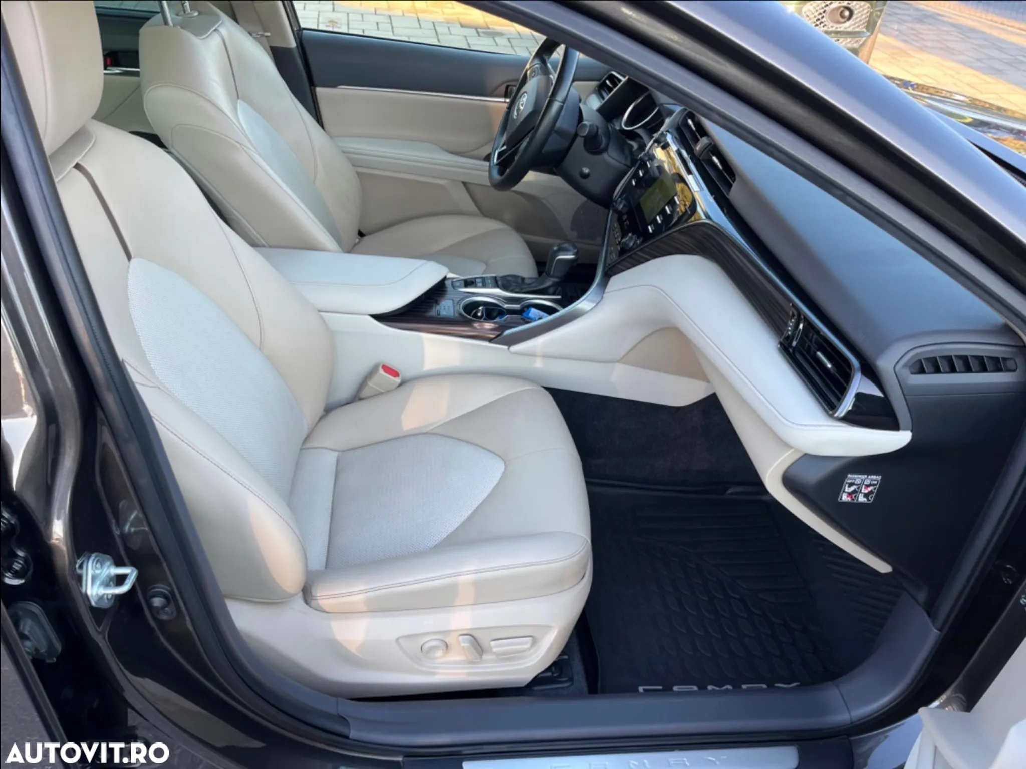 Toyota Camry Executive - 8