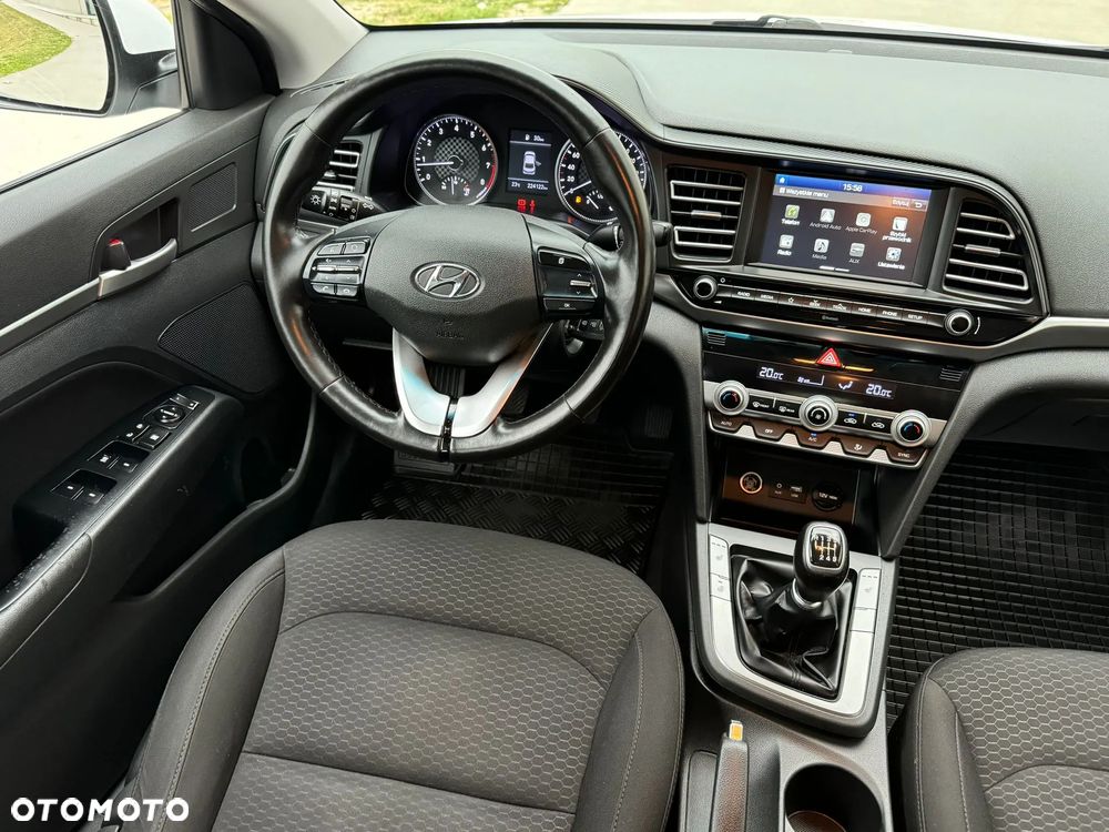 Hyundai Elantra 1.6 Comfort - 23