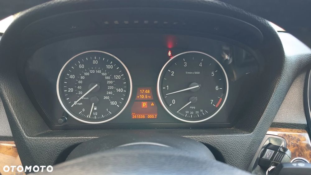 BMW X5 xDrive48i - 24