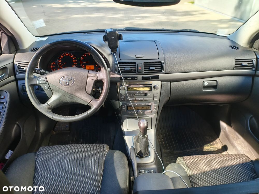 Toyota Avensis 1.8 VVT-i Luna - 12