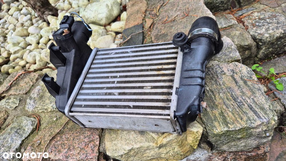 Audi A4 B6 1.8 T TURBO małysz chłodnica powietrza intercooler lewy