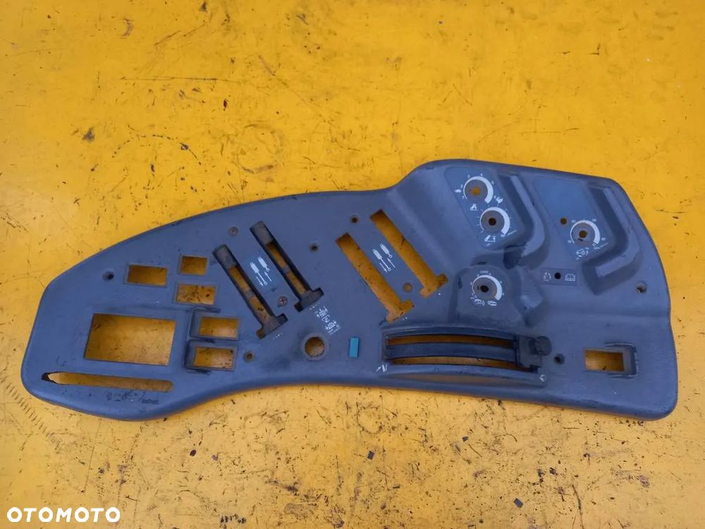 Pulpit prawy sterowania Ford 8870 - 1