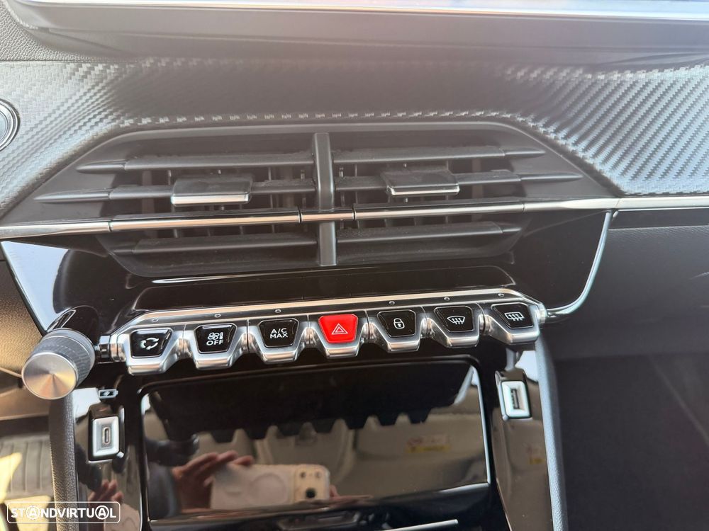 Peugeot 2008 1.2 PureTech Allure EAT8 - 33
