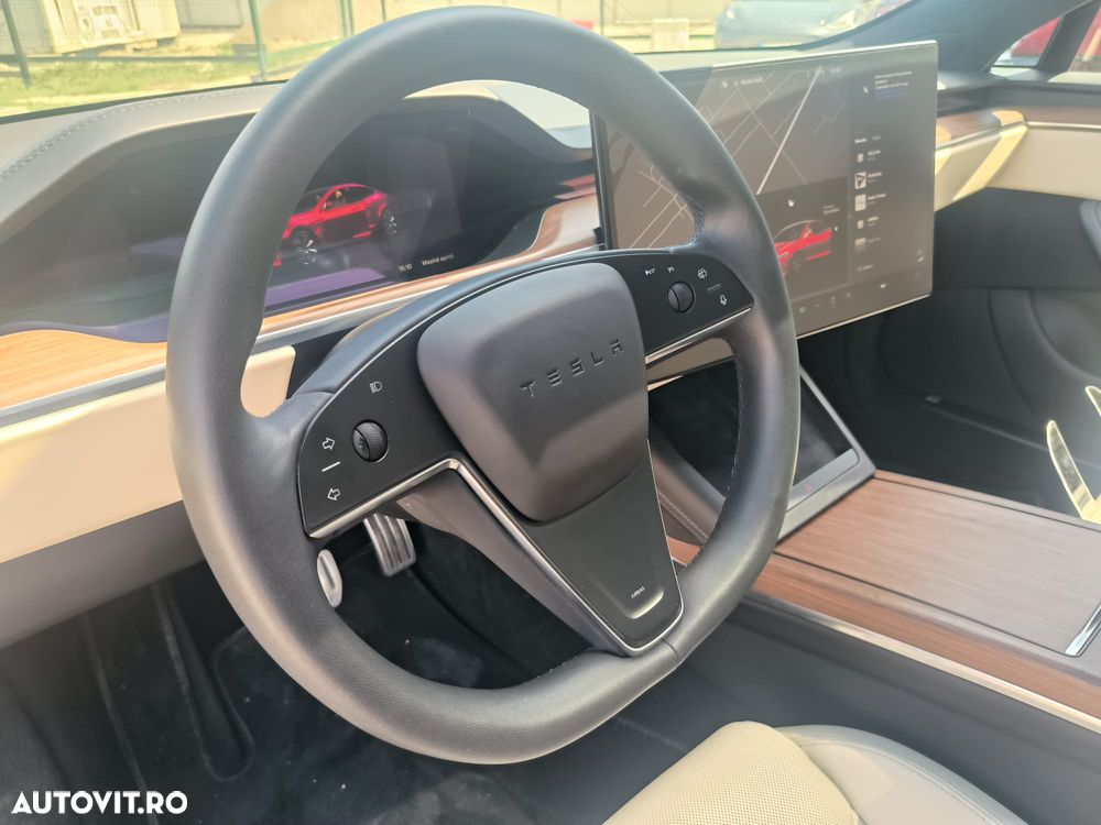 Tesla Model S - 8