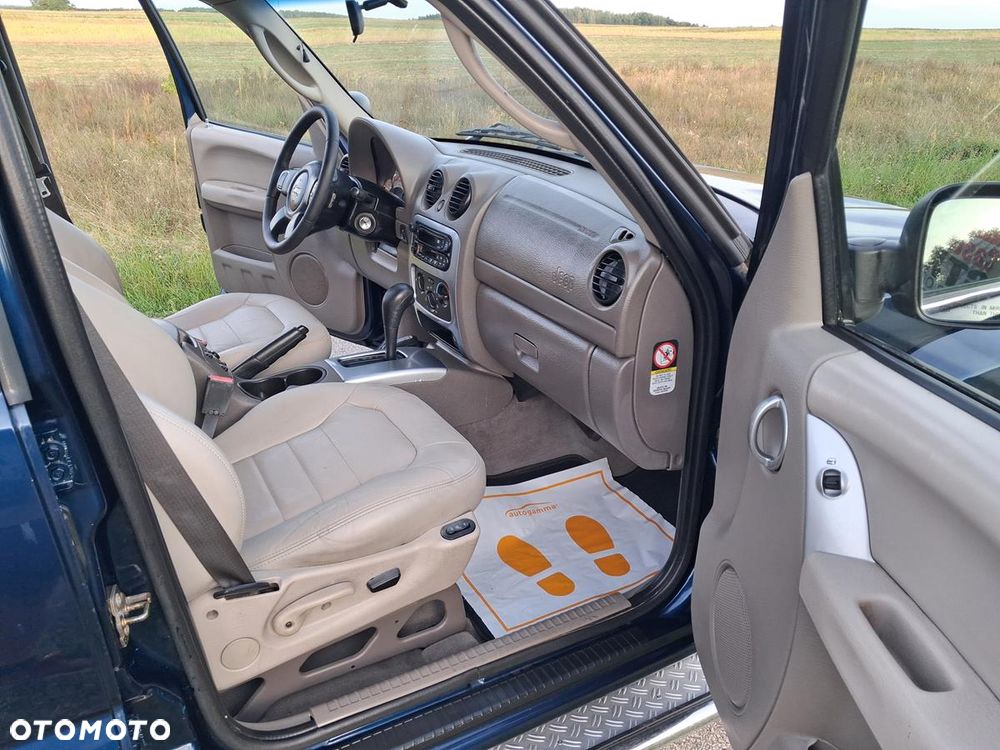 Jeep Cherokee - 23