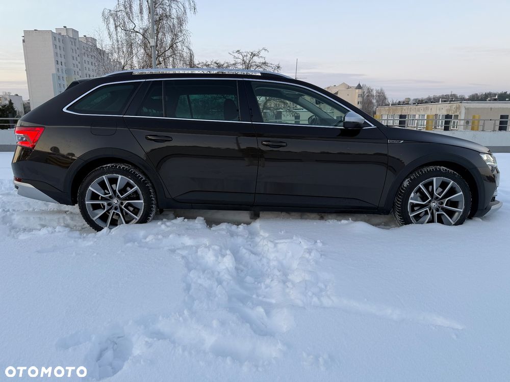 Skoda Superb 2.0 TDI SCR 4x4 Scout DSG - 9