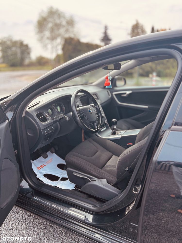 Volvo V60 T3 Momentum - 8