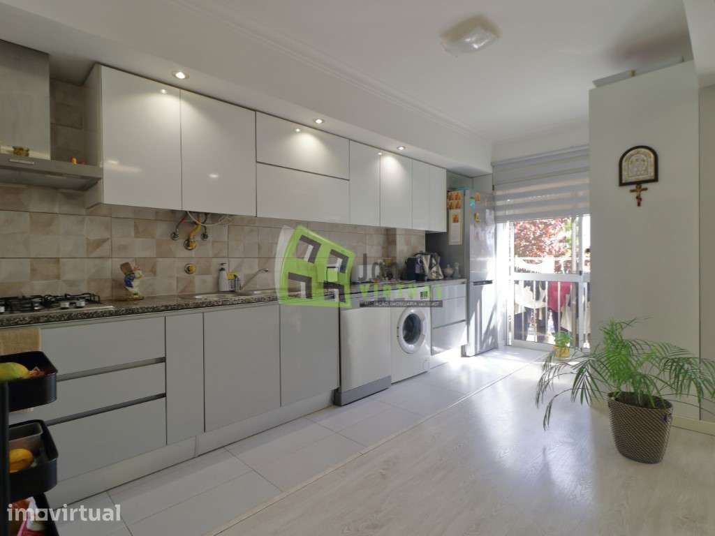 Apartamento T3 com Arrecadação, 1º piso - Quinta do Conde - Grande imagem: 5/23
