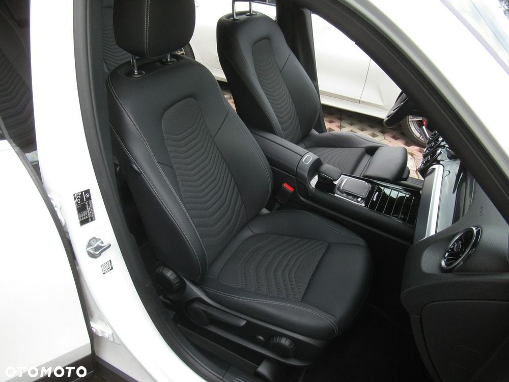 Mercedes-Benz GLB 200 7G-DCT - 10