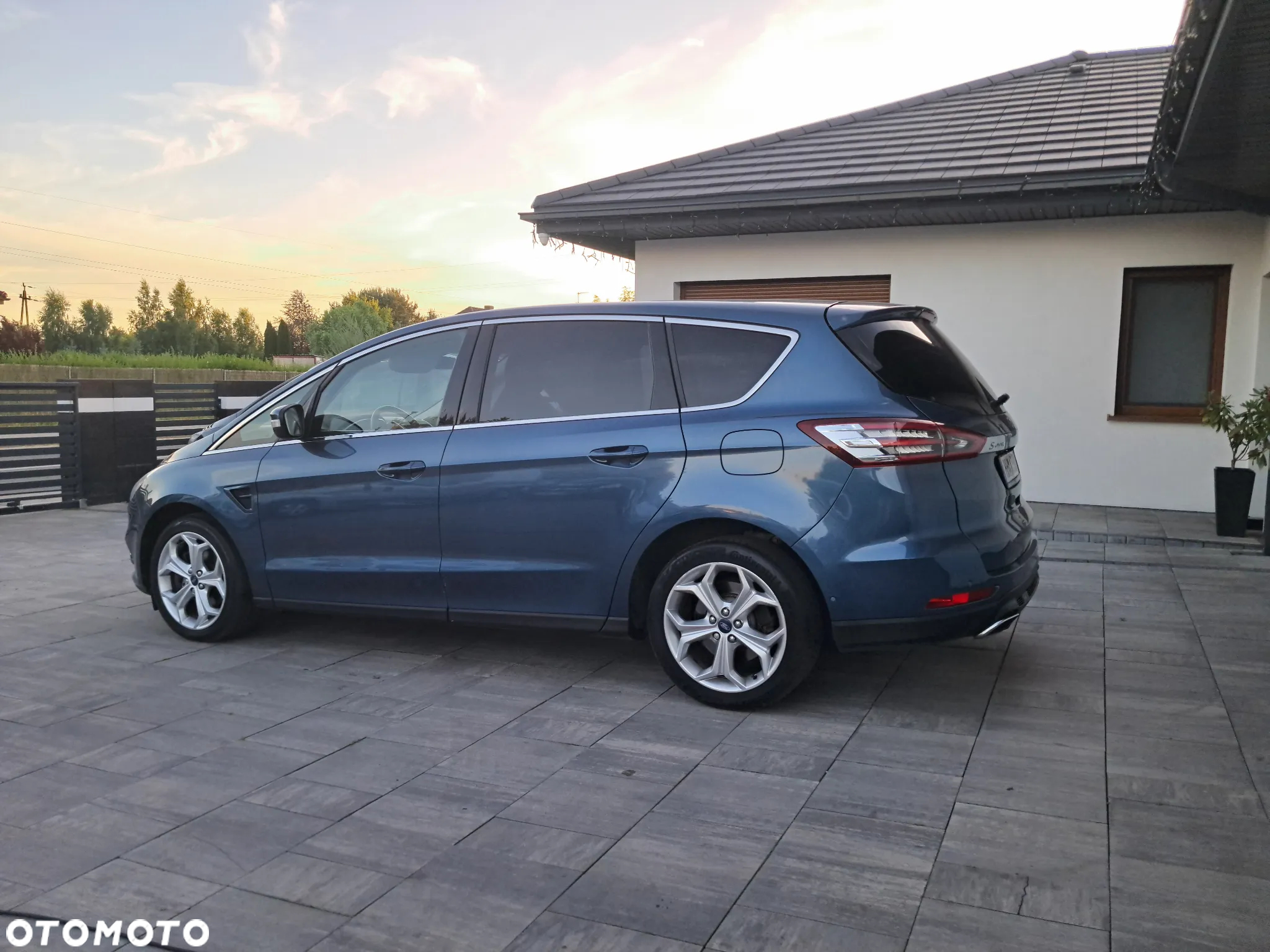 Ford S-Max - 12