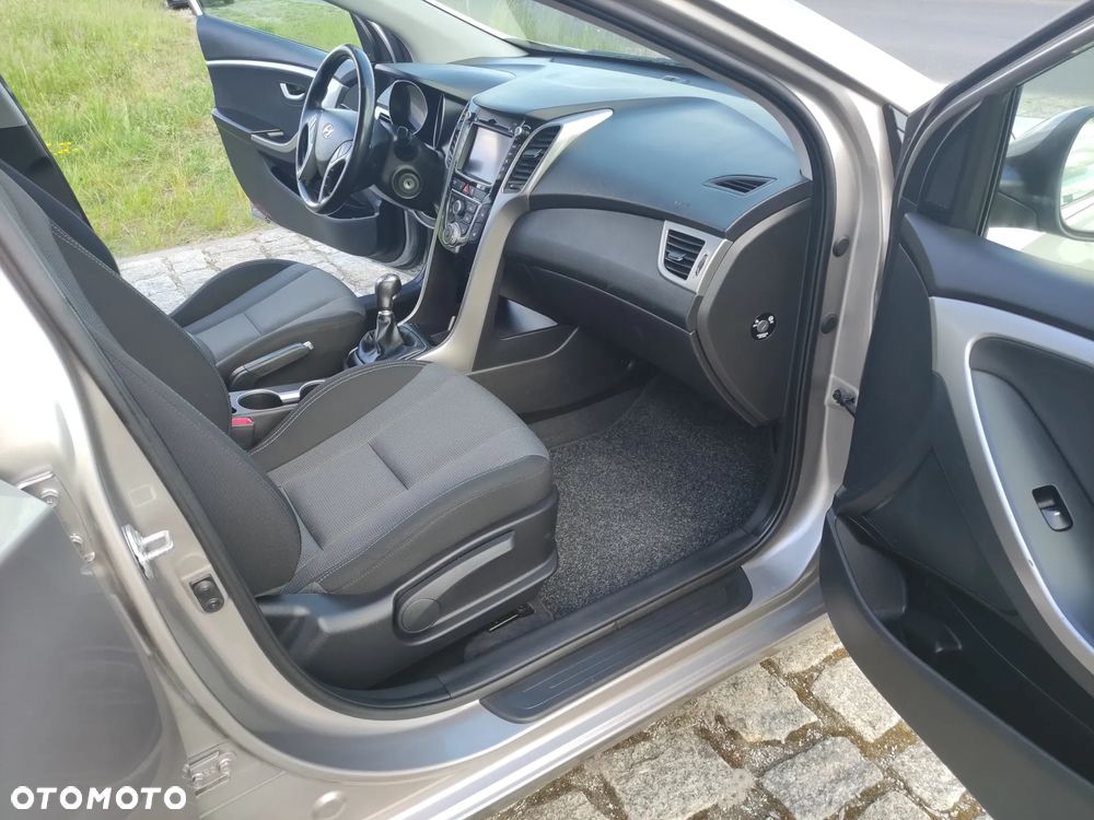 Hyundai i30 blue Kombi 1.4 Trend - 13