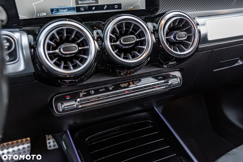 Mercedes-Benz GLB 250 4-Matic AMG Line 8G-DCT - 32