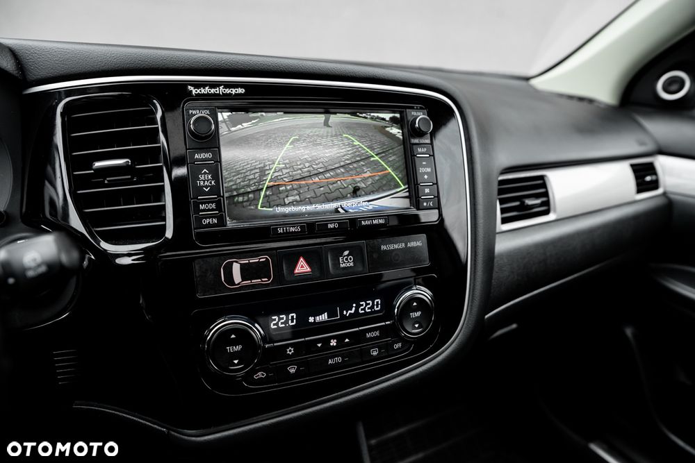 Mitsubishi Outlander 2.0 4WD Plus - 23