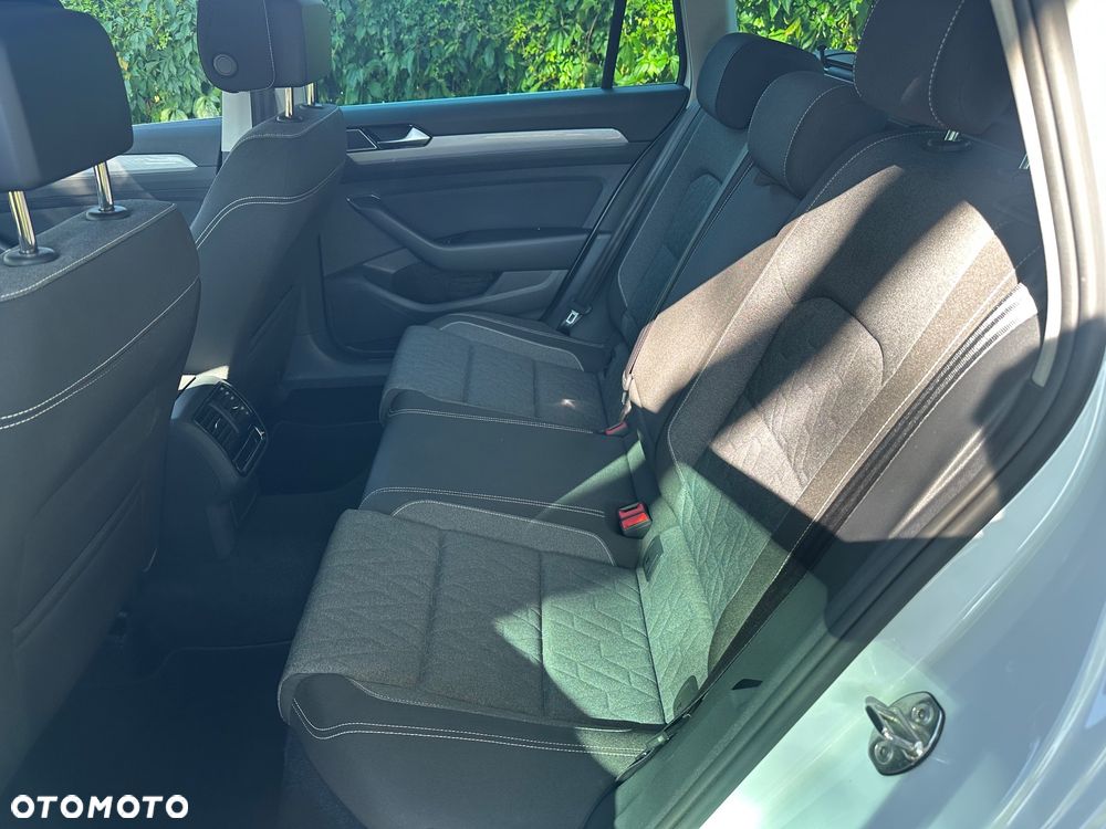 Volkswagen Passat - 26