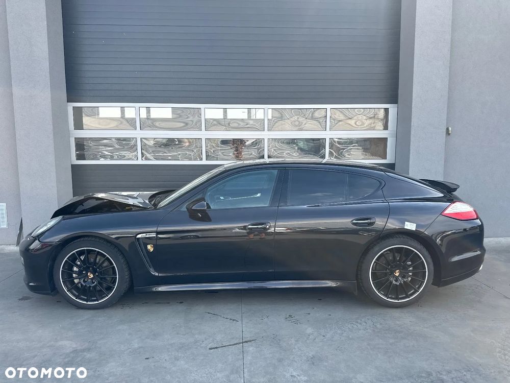 Porsche Panamera 4S - 9