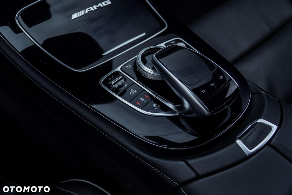 Mercedes-Benz Klasa E AMG 63 S 4-Matic+ - 32