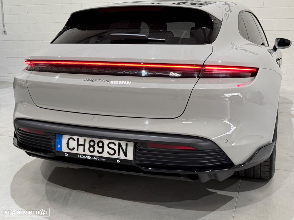 Porsche Taycan Sport Turismo - 21