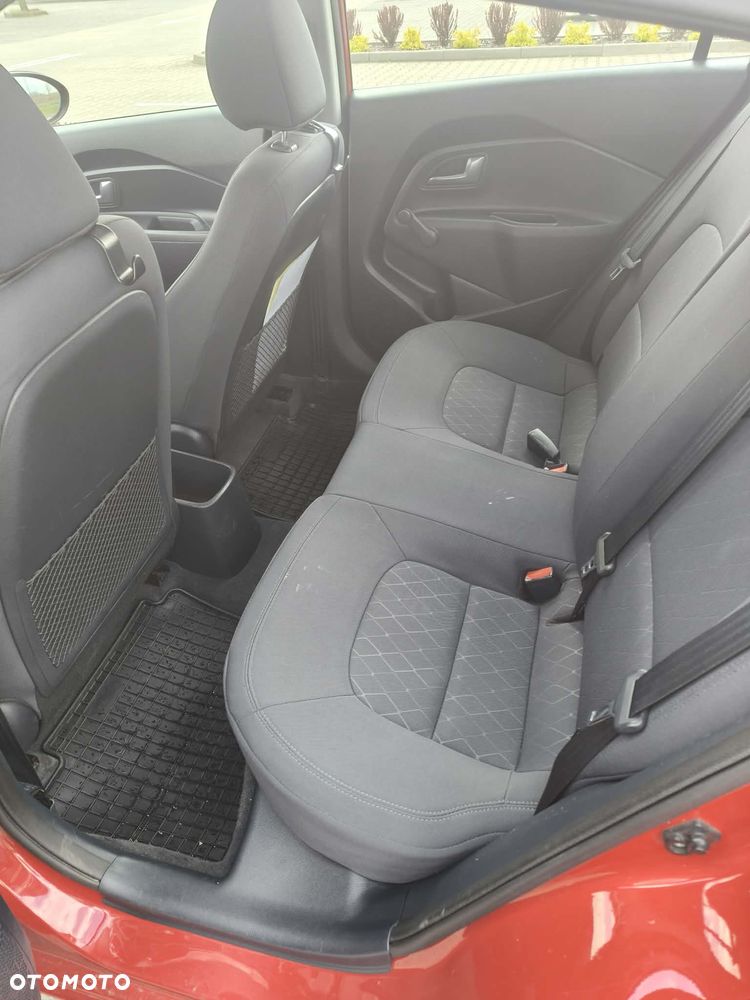 Kia Rio 1.4 M - 7