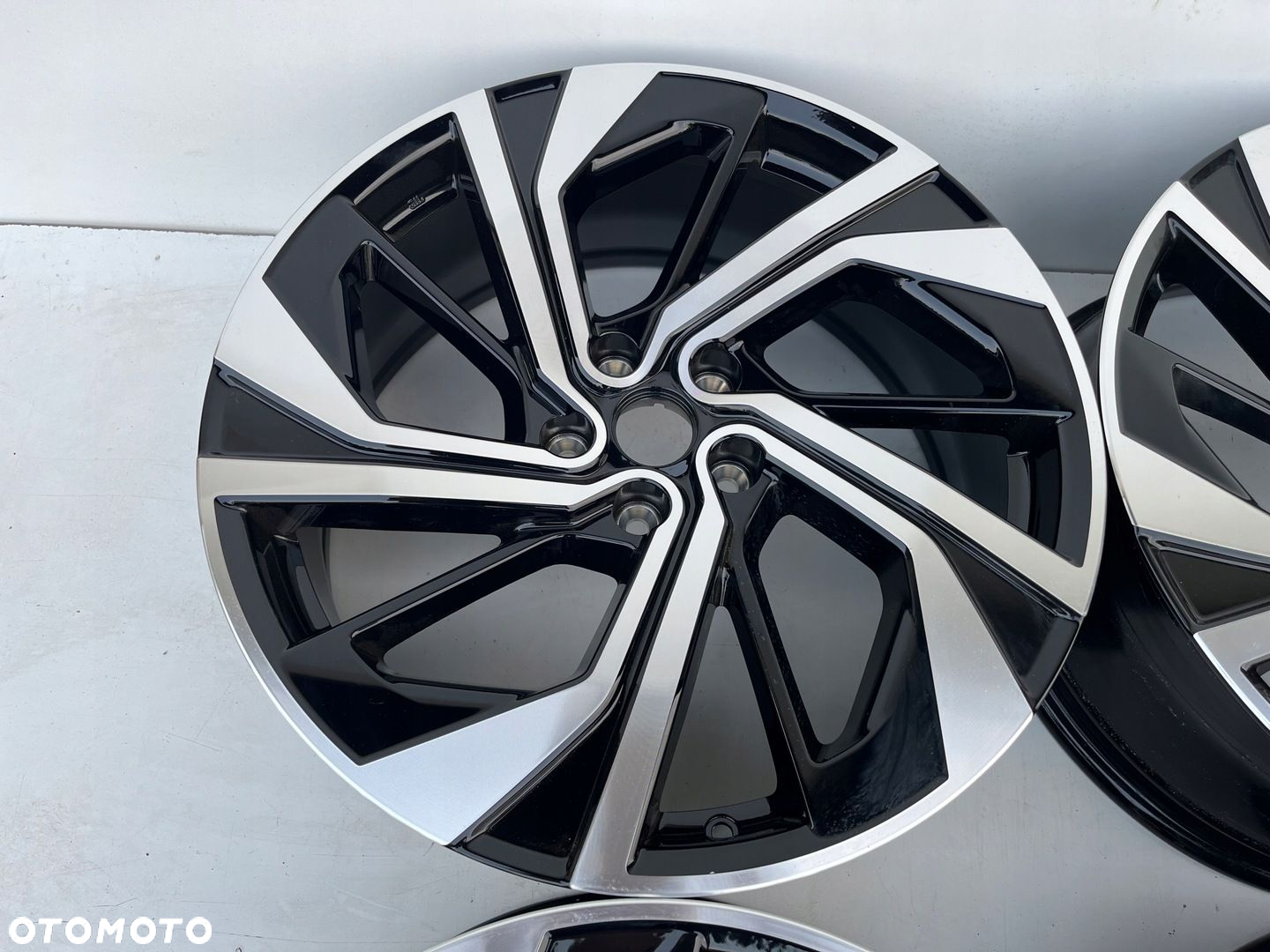 NISSAN QASHQAI III X TRAIL T33 JUKE II F16 FELGI 8JX20 ET40 5X114.3 - 3