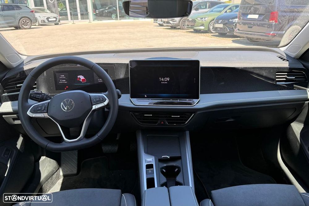 VW Passat Variant 1.5 eTSI Business DSG - 8