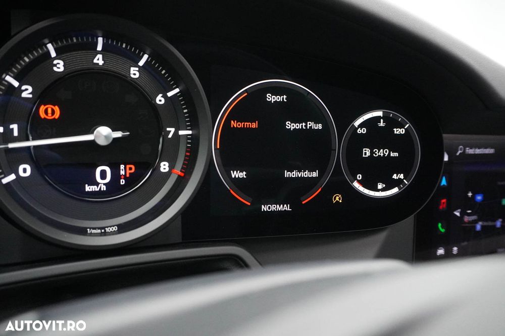 Porsche 911 Carrera 4 PDK - 33