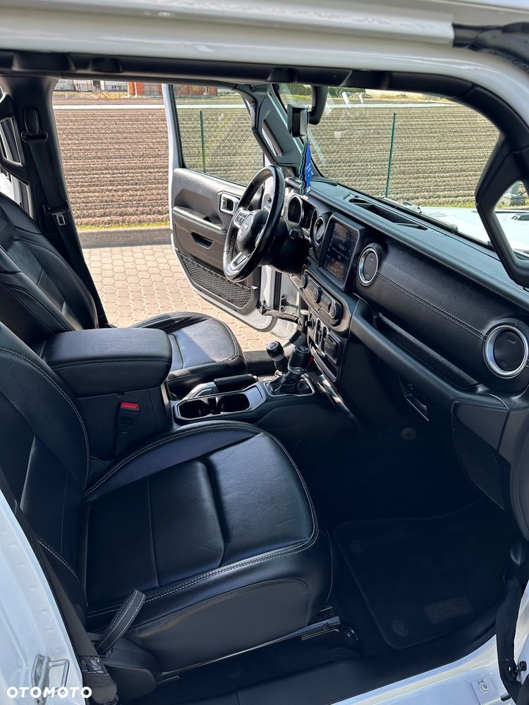 Jeep Wrangler Unlimited GME 2.0 Turbo Sahara - 32