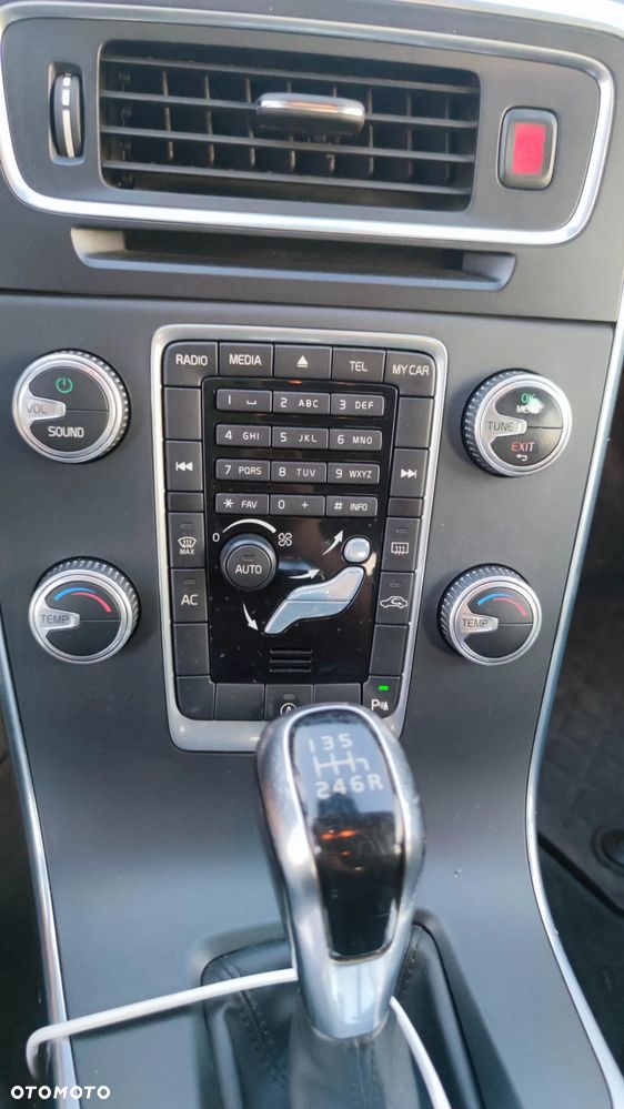 Volvo V60 D4 Drive-E Kinetic - 24