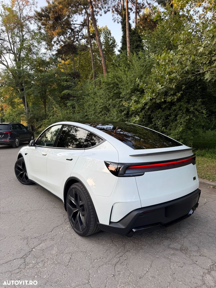 Tesla Model Y Performance - 5