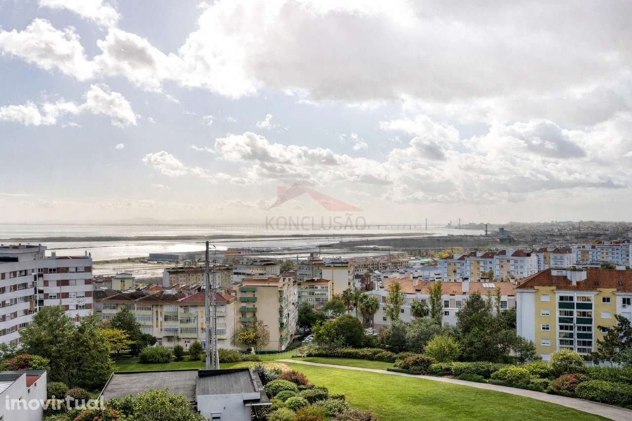"T3 totalmente remodelado com vista rio e estacionamento - Póvoa de... - Grande imagem: 2/25