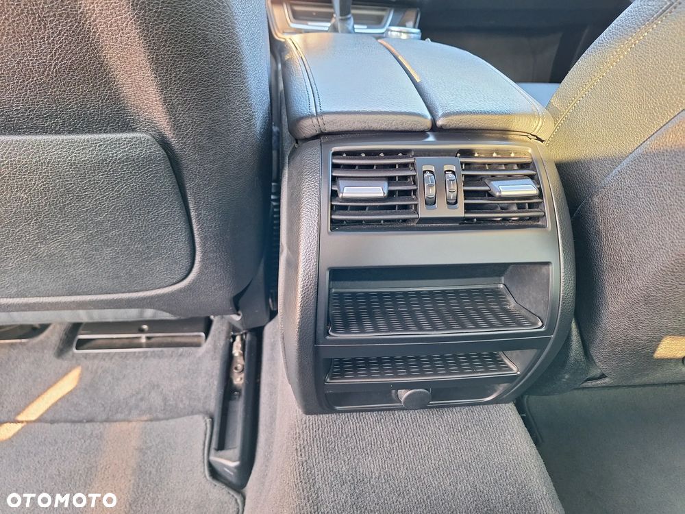 BMW Seria 5 525d - 11